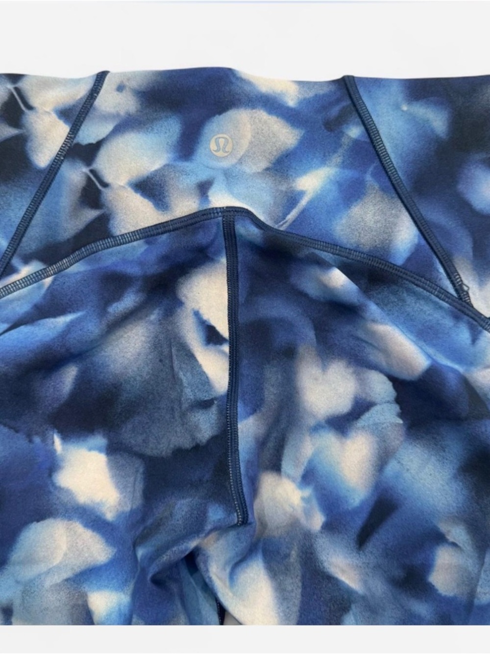 Lululemon Blue Abstract Print Crop Leggings Hidden Pocket Mesh Panels Size 6 - Picture 7 of 8